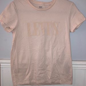 Levi’s Baby/Light Pink T-Shirt - size small
